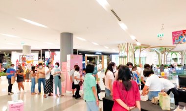 ร้อนตับแตก!ปิดเทอมใหญ่ชาวโคราชพาครอบเข้าห้างคลายร้อน(มีคลิป)