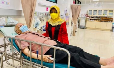 สส.เพชรดาวพาคุณพ่อเด่นโต๊ะมีนาพบหมอที่รพ.ปัตตานี