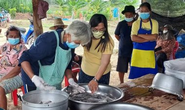 พช.ห้วยทับทัน ชูผลผลิตครัวเรือน โคก  หนอง นา แปรรูปปลาส้ม ปลานิลร้า