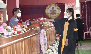 เจ้าเมืองศรีสะเกษมอบประกาศนียบัตรให้แก่ผู้สำเร็จการศึกษา(มีคลิป)