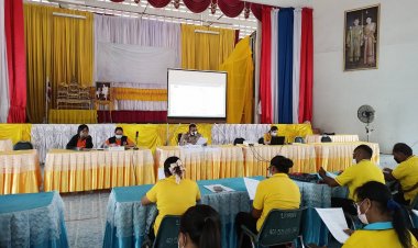 นอภ.โพธิ์ศรีสุวรรณ ประชุมเพื่อสำรวจข้อมูลขจัดความยากจน