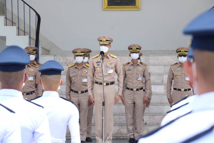 ผู้บัญชาการ โรงเรียนนายเรือ ให้โอวาทนักเรียนนายเรือใหม่