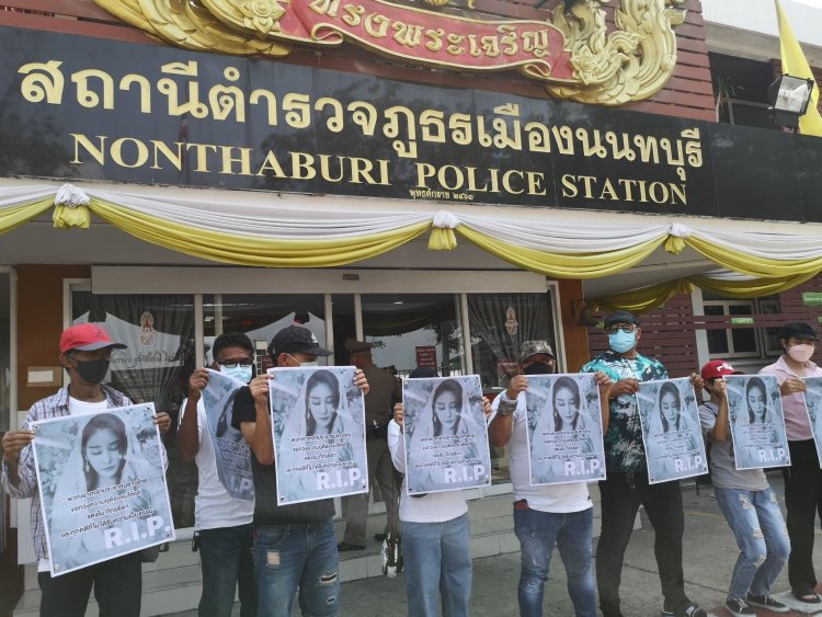 “กลุ่มทวงความยุติธรรมให้แตงโม นิดา” บุกสภ.นนทบุรี เรียกร้องความเป็นธรรม