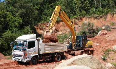 กลุ่ม 6 ล้อพลังสายบุญระดมขนดินทราย อุทิศให้แก่มัสยิดขาดแคลน