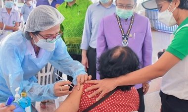 รพ.พัทลุงชวนผู้สูงวัย"ฉีดวัคซีน"ป้องโควิดลูกหลานกลับมาเยี่ยมช่วงสงกรานต์