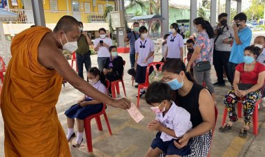 พระครูแจ้ มอบ 2 แสน สมทบทุนซ่อมอาคารเรียนร.ร.วัดกาหลงถูกพายุพัดถล่ม(ชมคลิป)