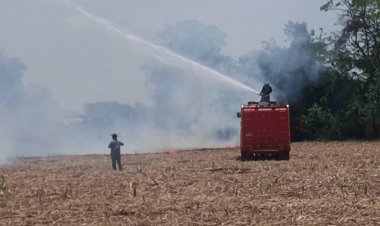 ยาย 76 วิ่งหนีตาย!!ไฟไหม้หญ้า 50-60 ไร่ กลัวลามเข้าบ้านค