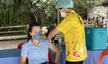 กลุ่ม 608 เบตงแห่รับการฉีดวัคซีนเข็มโควิดรับลูกหลานกลับสงกรานต์(มีคลิป)