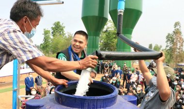 "วราวุธ" ลงพื้นที่ ส่งมอบน้ำบาดาลเพื่อเกษตรกร จ.สกลนคร