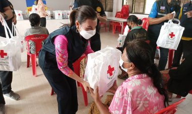นายอำเภอโพธิ์ศรีสุวรรณ มอบถุงยังชีพแก่ผู้สูงอายุและกลุ่มเปราะบาง 20 หมู่บ้าน    