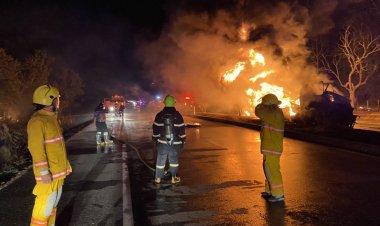 ระทึกเพลิงไหม้รถบรรทุกน้ำมัน คนขับบาดเจ็บ