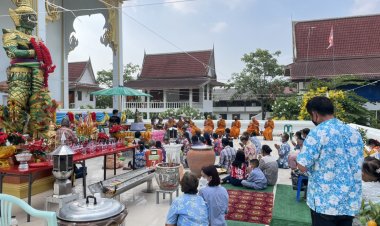 ประชาชนร่วมประกอบพิธีสรงน้ำพระที่วัดบึงบาประภาสะวัต(คลองสิบ)คึกคัก