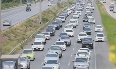 คนอีสานแห่กลับกรุงถนนมิตรภาพจราจรหนาแน่นตลอดสาย