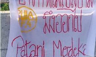 มือมืดนำป้ายผ้าแขวนตามสะพานในพื้นที่นราธิวาสมีเนื้อหาขับไล่"สยาม"ออกไป