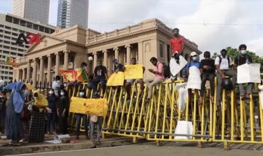 ผู้นำศรีลังกาเผชิญการประท้วงตามท้องถนนครั้งใหญ่ที่สุด-ทำเนียบถูกยึดเป็นวันที่สี่ (ชมคลิป)