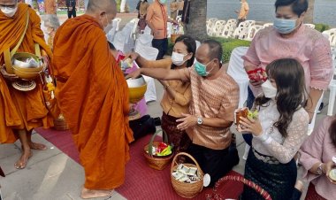 อำเภอขุนหาญ ร่วมกิจกรรมศรีสะเกษพร้อมใจนุ่งผ้าไทย ใส่บาตร รักษาประเพณีให้ยั่งยืน