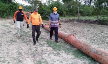 ปภ.ศรีสะเกษ เร่งสูบน้ำลงหนองกักเก็บไว้ให้ชาวบ้านอุปโภค บริโภค