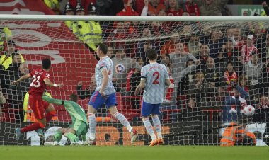 ศึกแดง(ไม่)เดือด"หงส์แดง"เปิดรังไล่ขย่ม"ผีแดง"4-0 แซงขึ้นนำจ่าฝูง"เรือใบ"