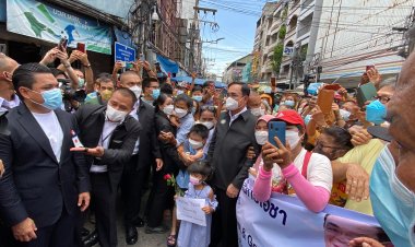 ตลาดกิมหยงแทบแตกแห่ต้อนรับ"นายกตู่"เยือนหาดใหญ่ (มีคลิป)