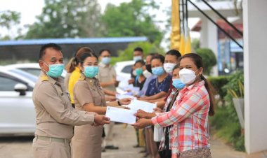 อบต.ก้านเหลือซับน้ำตากผู้ประสบวาตภัย 10 หลังคาเรือน