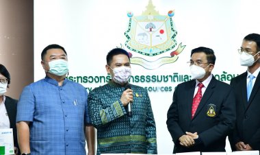 “วราวุธ” รับมอบหน้ากากอนามัย N95ส่งต่อผู้ปฏิบัติงานในพื้นที่ สู้ภัยโควิด-19