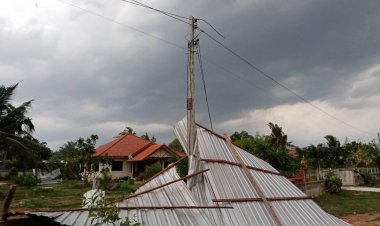 รุนแรง!พายุฤดูร้อนถล่มโคราชบ้านเรือนพังเสียหาย 4 อำเภอเดือดร้อนหนัก (มีคลิป)