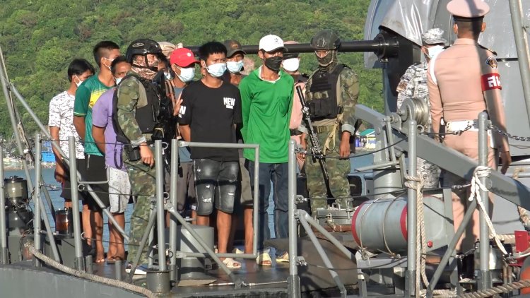 ทัพเรือภาคที่ 2 สกัดจับเรือประมงเวียดนามลอบคราดปลิงทะเลอ่าวไทย (มีคลิป)