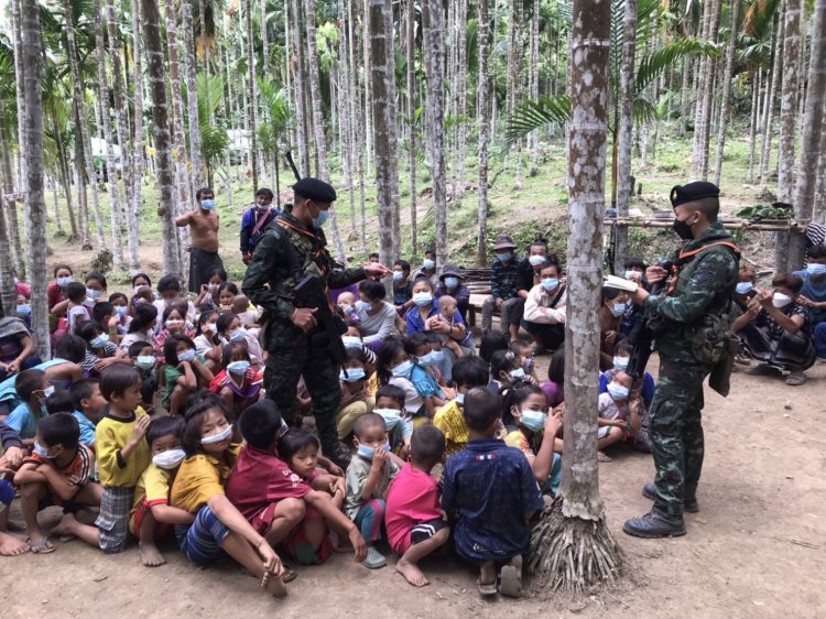 ทหารไทยเตรียมพร้อมรับผู้ลี้ยภัยสงครามทะลักแนวชายแดนแม่สอด