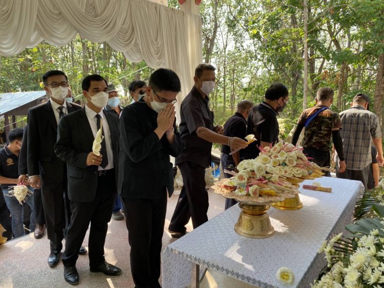 เพื่อนครู คนแม่สอด ร่วมไว้อาลัย ครูต่ายผู้เสียสละ