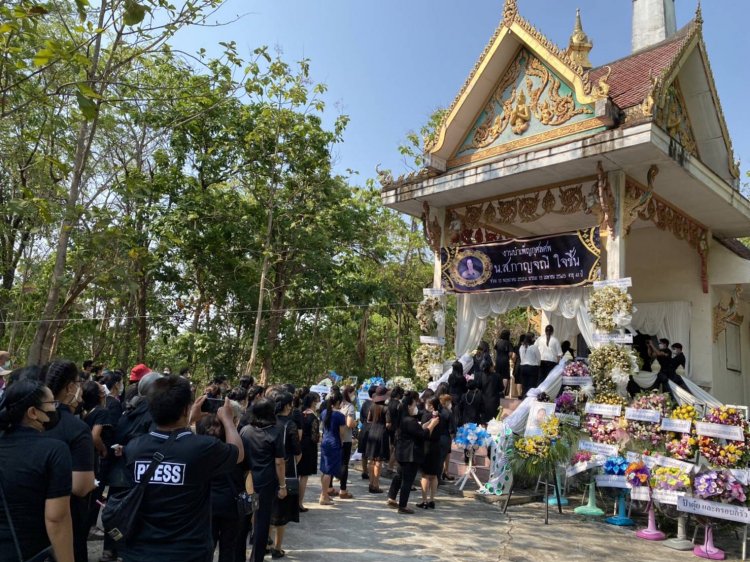 เพื่อนครู คนแม่สอด ร่วมไว้อาลัย ครูต่ายวีรสตรีผู้เสียสละ