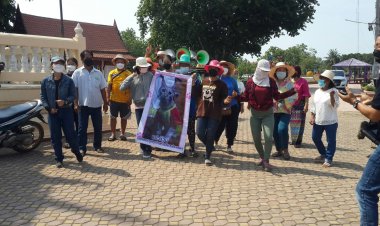 สาวบนเจ้าแม่เมืองการุ้งได้แมวคืน!!!เต้นรำวงถือรูปแมว-รถแห่ 100 รอบ