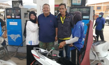 "ส.ส.บีลา” ควักเงินสนับสนุนให้ประชาชนเติมน้ำมันรถ จยย.ฟรีเต็มถัง