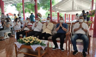 "รองไพฑูรย์ รอง.ผบก.ภ.จว.ตาก " ทำบุญใหญ่ศาลาสุสานวัดดอนแก้ว "