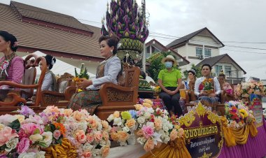 ชัยภูมิกลับมาแล้ว กระหึ่มทั้งเมืองขบวนบายศรียักษ์ถวายเจ้าพ่อพญาแลยาวที่สุดในโลก