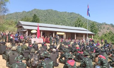 นายพลเนอดา เมี๊ยะ จัดพิธีสาบานตน จัดตั้งกองพันคอมมานโด