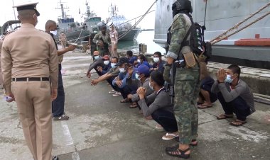 ทร.สกัดจับกุมเรือประมงเวียดนาม 2 ลำ ลูกเรือ 14 คนลักลอบทำประมงฝั่งไทย (มีคลิป)