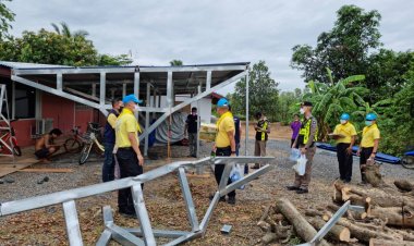 กลุ่มจิตอาสาตร.ทางหลวงเพชรบูรณ์รุดแจกถุงยังชีพเหยื่ออุทกภัยพิจิตร