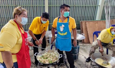 ปทุมธานี ‘เปิดครัวสร้างสุข’แจกอาหาร ถุงยังชีพ ประชาชน ผู้สูงอายุ เติมพลังสู่ชุมชน (ชมคลิป)