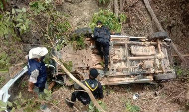 สลด!กระบะขนแรงงานต่างด้าวพลิกคว่ำตกเหวดับ 1 สาหัส 8 ราย