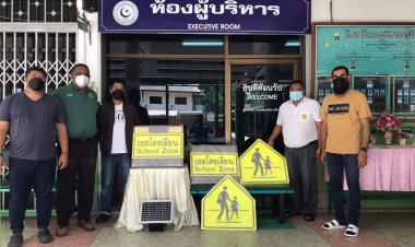 "ครอบครัว ชาฟี" มอบไฟสัญญาระบบจราจร เขตอิสลามศึกษาแม่สอด