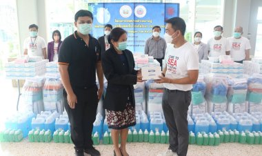 เทศบาลตำบลบางปู มอบชุดอุปกรณ์ทางการแพทย์ (ATK) เด็ก