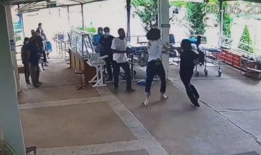 สองโจ๋เหิมบุกอาละวาดทำร้านจนท.รพ.บ้านเหลี่ยมฉุนหมอไม่ดูแลเพื่อน(ชมคลิป)