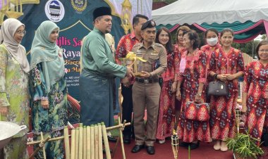 ส่วนราชการอำเภอเบตง ร่วมกิจกรรมต้อนรับวันฮารีรายออิดิ้ลฟิตรีมาเลเซีย(มีคลิป)