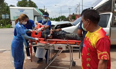 สาวงง!!หนุ่มขับรถเพลินชนท้าย ได้รับบาดเจ็บสาหัส