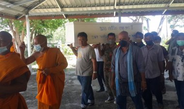 คอหวยแห่ดูเลข!!ปู่กล้วยอายุ 101 ปี ที่ฝาโลง