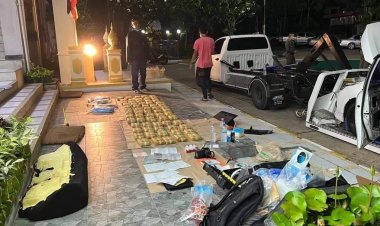 ตำรวจจับรถเก๋งซุกยาบ้าเกือบ 4 แสนเม็ดในรถ ขณะถูกขนผ่านรถสไลด์มุ่งหน้านราธิวาส