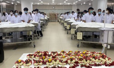 โรงพยาบาลรามาสมุทรปราการร่วมกับมูลนิธิร่วมกตัญญูเคลื่อนย้ายร่างอาจารย์ใหญ่ 35 ร่าง  เตรียมทำพิธีพระราชทานเพลิงเป็นกรณีพิเศษ