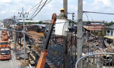 ตร.ตรวจเหตุเพลิงเผารง.สุธีค้าถังพบซากพัดลมอาจเกิดไฟช็อต