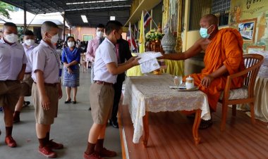 พระครูแจ้มอบเงินทุนการศึกษา-เสื้อโรงเรียนวัดบางพลีใหญ่กลางรับเปิดเทอม(ชมคลิป)