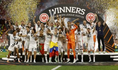 'แฟรงก์เฟิร์ต'แม่นโทษดับ'เรนเจอร์ส' ผงาดแชมป์ ยูโรปา รอบ 42 ปี